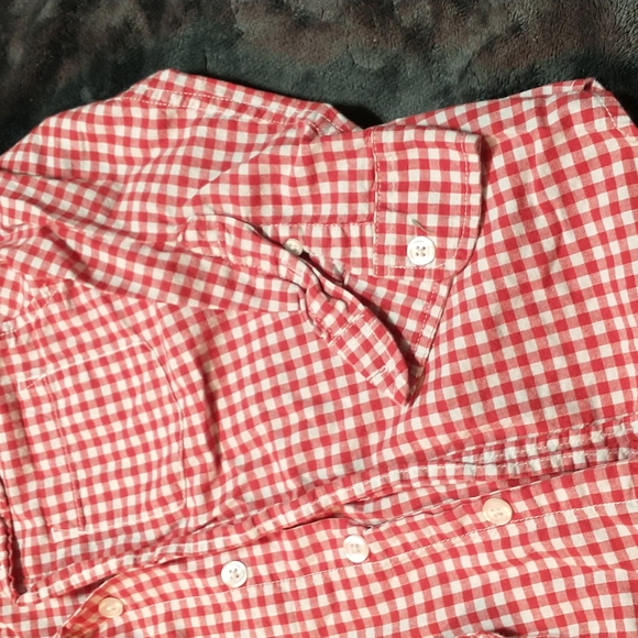 Cat and Jack long sleeve button down red and white checkered shirt. - Picture 6 of 9